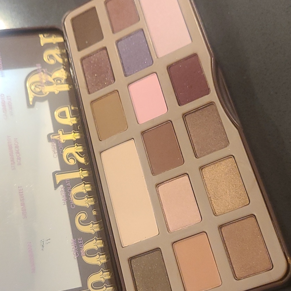 Too faced chocolate bar